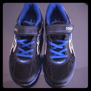 Boys Saucony Kotaro 2 Sneakers size 3.5 Wide NEW